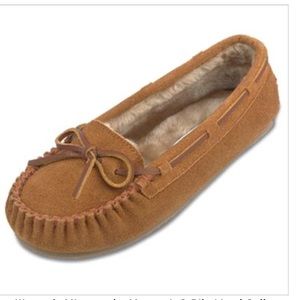 Minnetonka women’s moccasins
